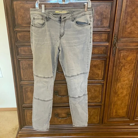 Old Navy Denim - Old Navy Rockstar Mid Rise gray jeans